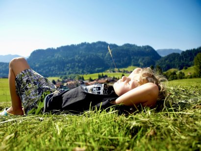 Bei einem Familienurlaub in den Hörnerdörfern kommen auch Kinder in den Genuss der Natur, © Tourismus Hörnerdörfer / Tobias Burger