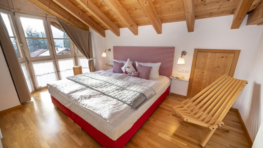 Gemütliches Schlafzimmer mit großen 2m x2m Betten