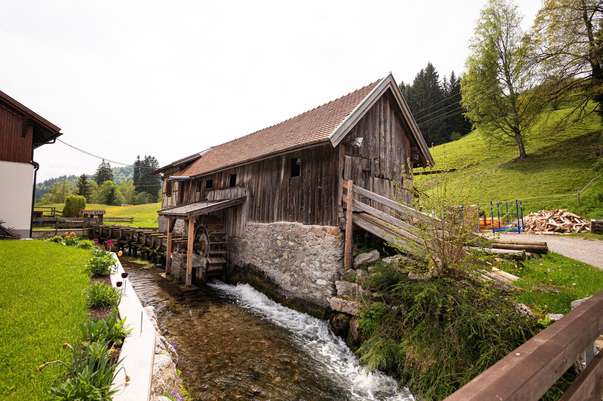 Außenaufnahme der Obermühle-Säge in Fischen i. Allgäu
