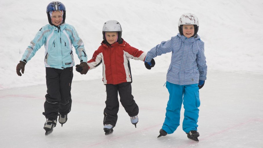 Eislaufen macht der ganzen Familie Spaß, © Tourismus Hörnerdörfer