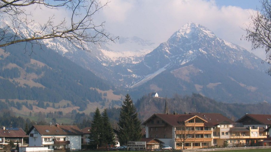 Haus mit Bergblick auf die Allgäuer Alpen, © FeWo Seitz