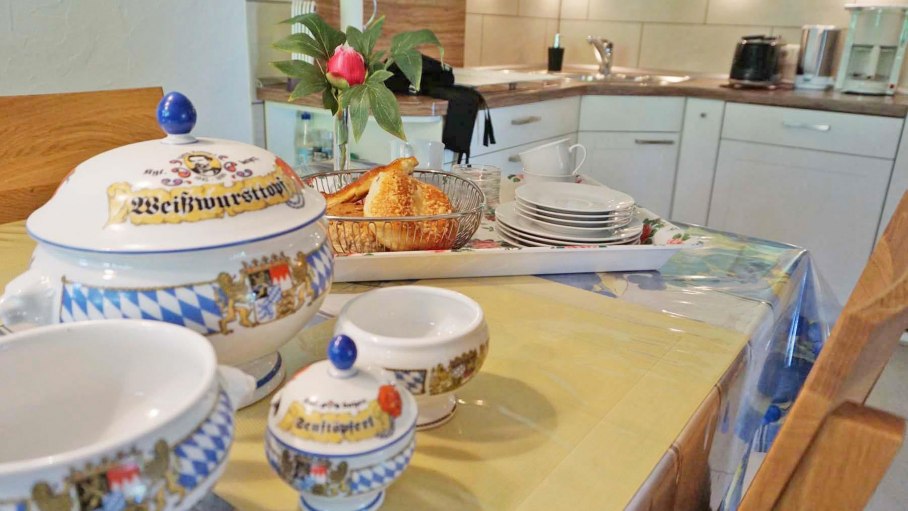 Ferienwohnung Hochvogel - Küchentisch, © Der Sonnenhof - Obermaiselstein