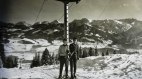 Zwei Freunde am Horngratschlepper Mitte 1960, © Ch. Feldmann