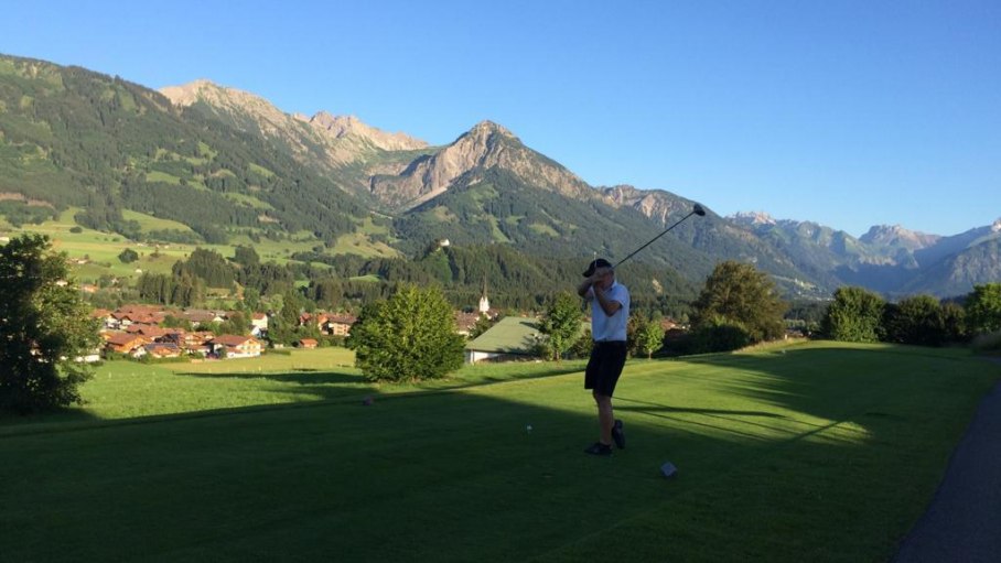 Golfplatz mit Bergblick und zur Ferienwohnung