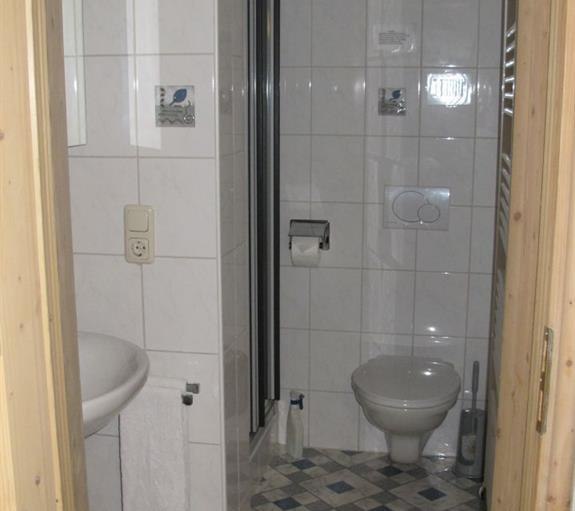WC-Dusche in der Ferienwohnung 2, © Gästehaus Vogler - Fischen-Langenwang i. Allgäu